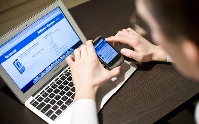 Rosyjski regulator mediów rozpoczął częściowe ograniczanie dostępu do mediów społecznościowych