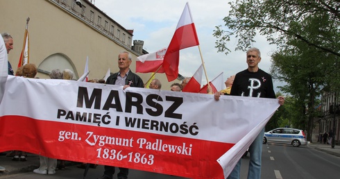 Marsz Pamięci i Wierności im. gen. Zygmunta Padlewskiego wyruszył spod płockiego więzienia, skąd 152 lata temu był prowadzony na stracenie bohater powstania styczniowego