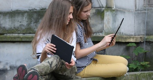 W sieci społecznościówek