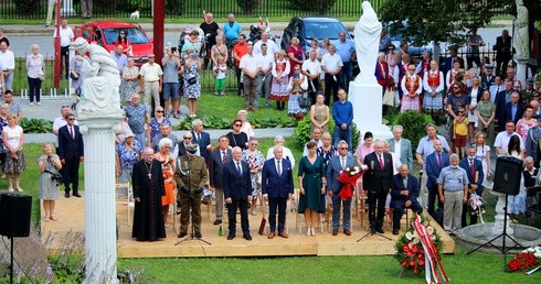 Bp Jezierski: Trzeba mówić o martyrologii wsi polskiej