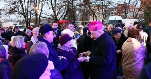 Opłatek przed katedrą