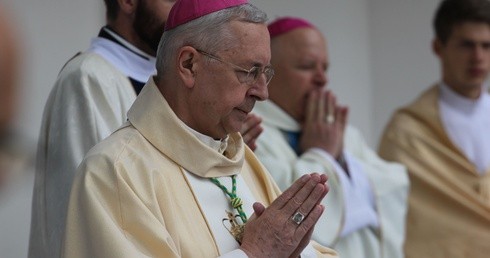 Przewodniczący Episkopatu: w odpowiedzi na apel papieża Franciszka módlmy się o pokój na świecie