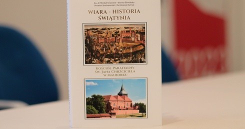 Malbork. Promocja książki i barwny korowód