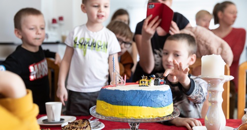 Prawie ćwierć miliarda złotych pomocy polskiego Kościoła dla uchodźców