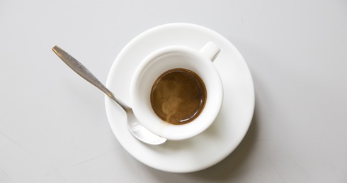 Kawa - wady i zalety. Poznaj 5 dobrych i złych skutków picia "małej czarnej"