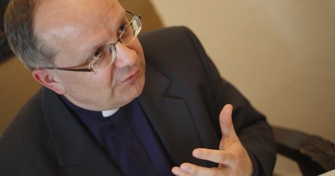 Bp Czaja: Caritas istotną funkcją Kościoła