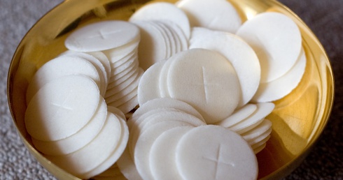 Panika w północnych Włoszech, wierni bez Eucharystii