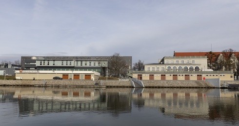 Walka z koronawirusem. Ważne badania prof. Marcina Drąga z Politechniki Wrocławskiej 