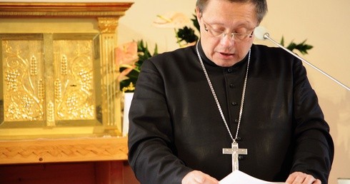 Abp Ryś na cmentarzu dla bezdomnych: świętość mierzy się miarą przyjmowania, a nie tylko dawania