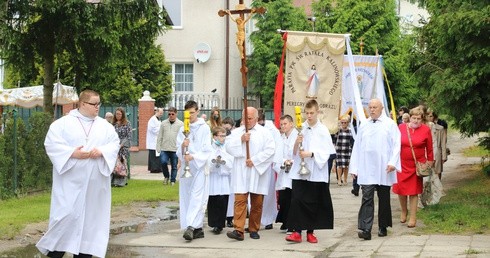 Bp Jezierski: Jezus jest chlebem naszego życia