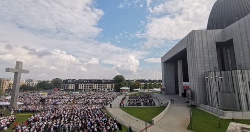 Ogólnopolskie dziękczynienie za beatyfikację kard. Wyszyńskiego i matki Czackiej - 5 czerwca