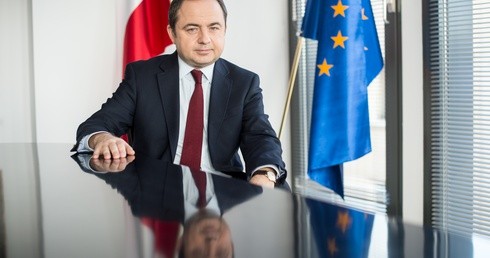 Szymański: Polska za bezzwrotnymi instrumentami UE na odbudowę gospodarki