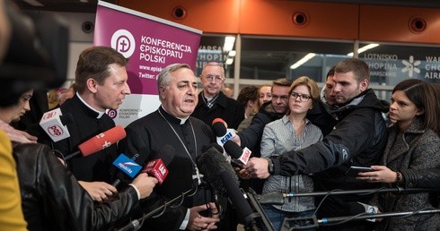 Nuncjatura: Nie otrzymaliśmy informacji, że Stolica Apostolska podjęła decyzję o wysłaniu wizytatora apostolskiego do archidiecezji gdańskiej