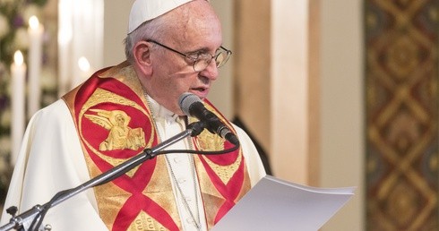 Papież modli się za osoby ogarnięte poczuciem bezradności