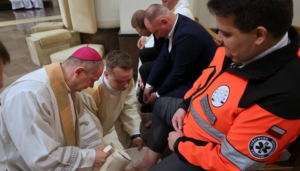 Bp Olszowski: Eucharystia daje siły do służby, do bezinteresowności