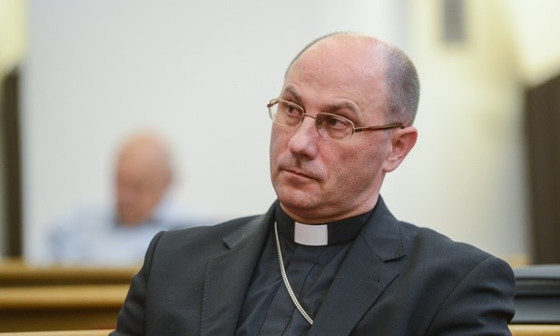 Abp Polak: Stanowisko Kościoła w kwestii uchodźców jest bardzo mocno kontestowane