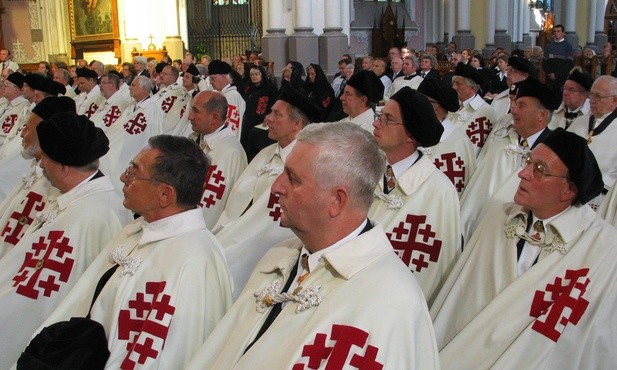 Rycerze Bożego Grobu, jak dziś służą?