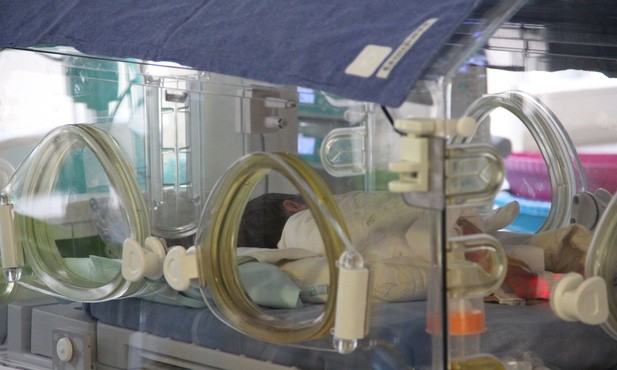 Zakażonemu koronawirusem noworodkowi nie grozi już niebezpieczeństwo