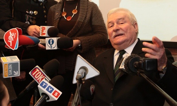 Wałęsa chwali pomysł odebrania stopni generalskich Jaruzelskiemu i Kiszczakowi, ale...