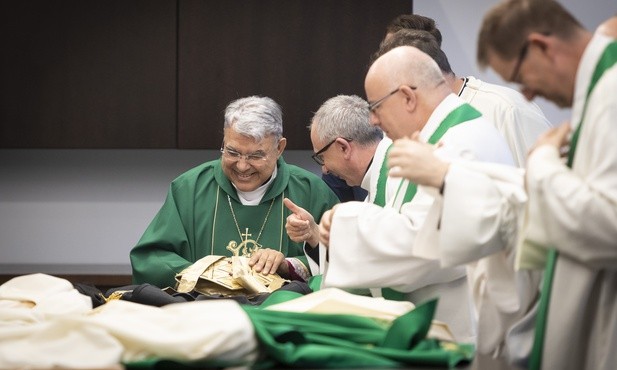 W zielonym stroju liturgicznym