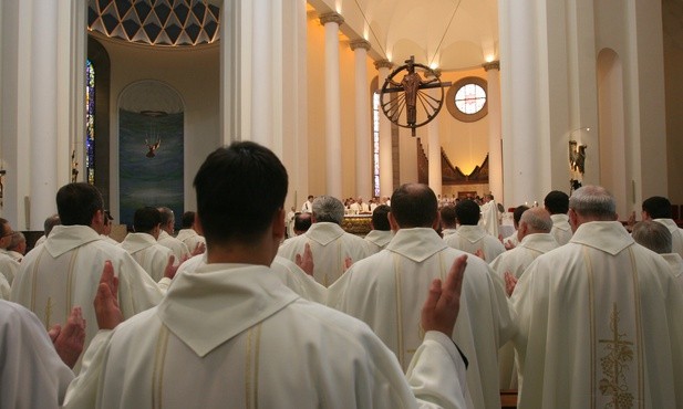 "Dzielmy się z wiernymi odpowiedzialnością za Kościół"