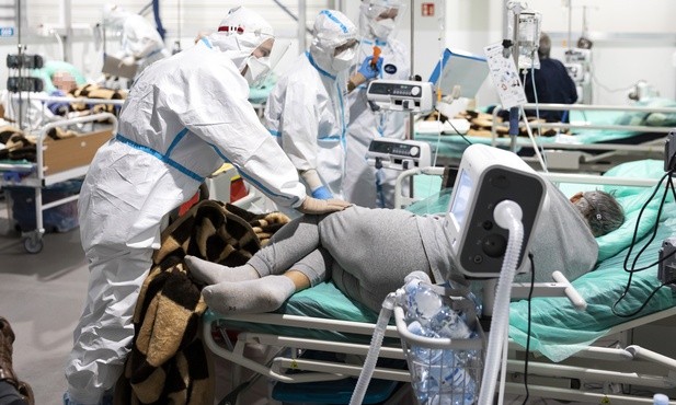 W Polsce zmarło już ponad 100 tys. osób zakażonych SARS-CoV-2