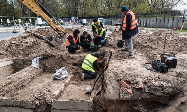 IPN wraca na Powązki - będą wznowione poszukiwania kolejnych szczątków ofiar komunizmu