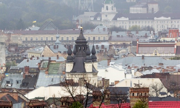 Nocny atak na Lwów, rakieta uderzyła w blok mieszkalny