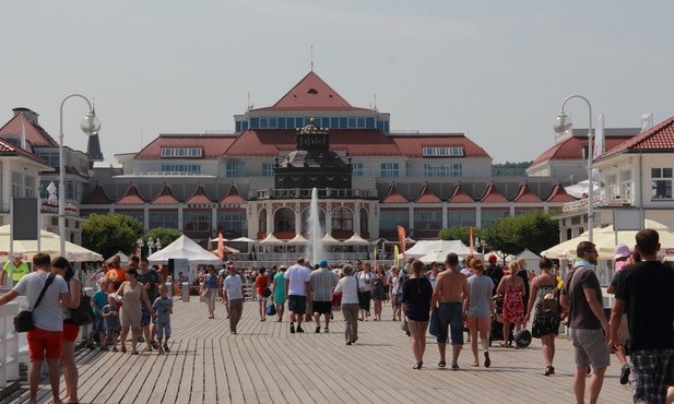 Jedna trzecia Polaków na rodzinne wakacje wyda nie więcej niż 3 tys. zł