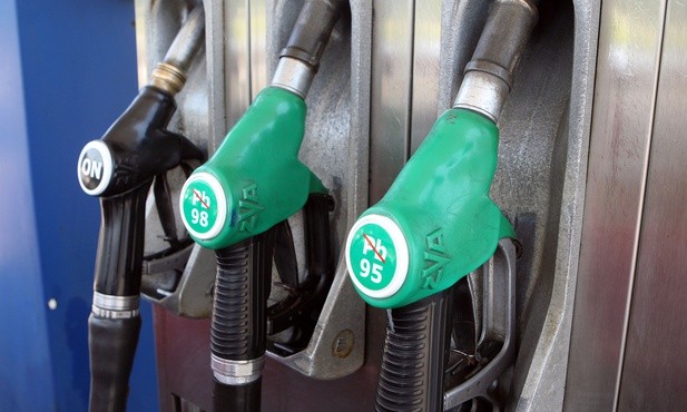 Węgry: Tania benzyna tylko dla Węgrów - obcokrajowcy zapłacą cenę rynkową