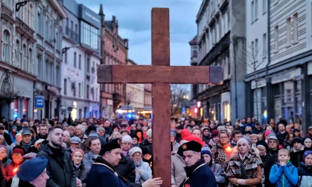 Gliwice. Droga Krzyżowa ulicami miasta i apel: Nigdy więcej wojny!