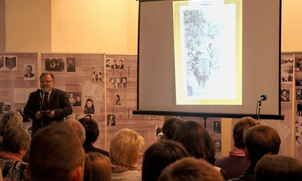 Dr Jacek Pawłowicz opowiada o bohaterach wystawy