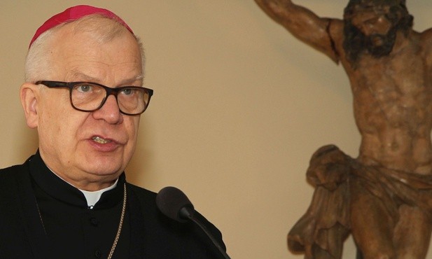 Abp Michalik: pomoc dla Ukrainy to odpowiedź na Ewangelię