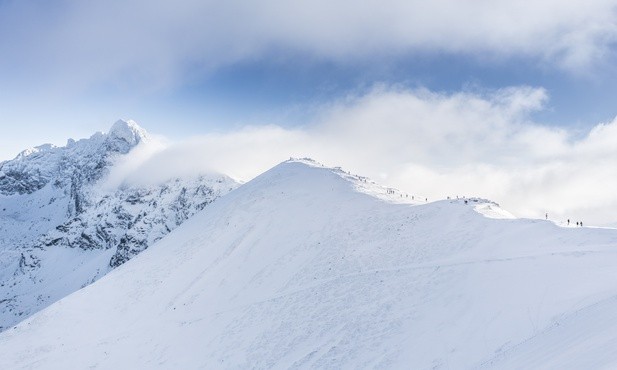 W Tatrach najwyższy możliwy - czwarty stopień zagrożenia lawinowego