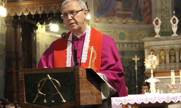 Bp Piotr Libera będzie przewodniczył w najbliższy piątek nabożeństwu Drogi Krzyzowej w płockiej katedrze