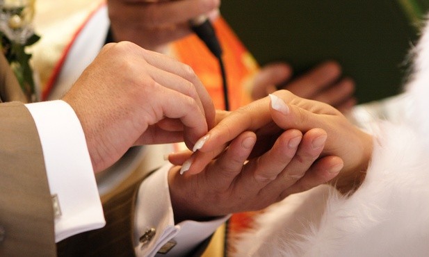 Niemieccy biskupi chcą pogłębić przygotowanie narzeczonych do sakramentu małżeństwa