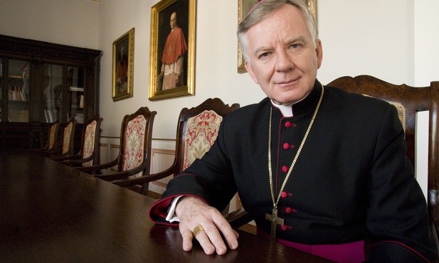 Abp Jędraszewski: Zatrzymać zwrot w lewo