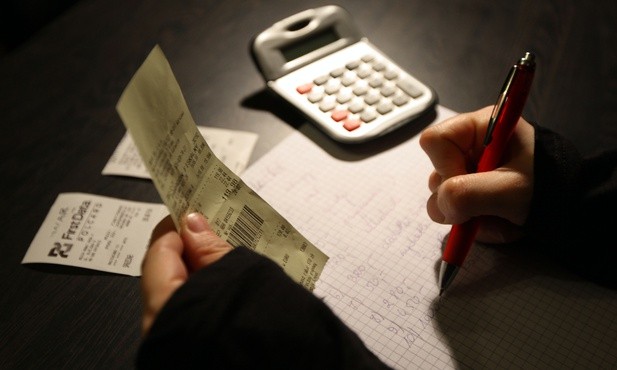 Budżet domowy i korzystanie z usług finansowych w rodzinie