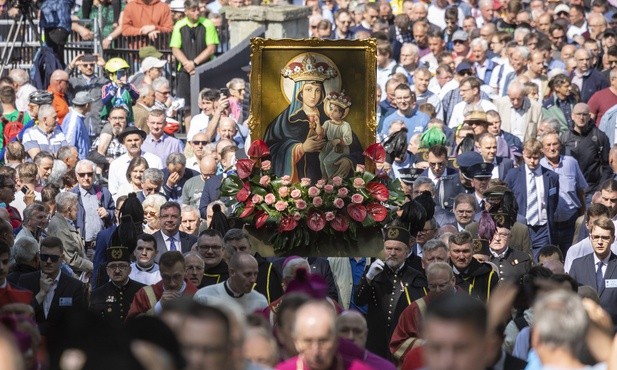 Pielgrzymka mężczyzn i młodzieńców do Piekar Śląskich
