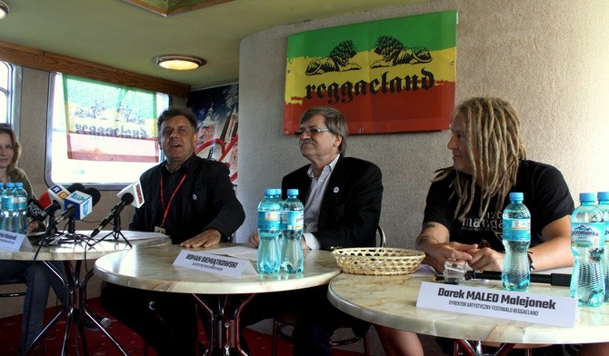 Organizatorzy Festiwalu Reggaeland podczas konferencji na statku Marianna