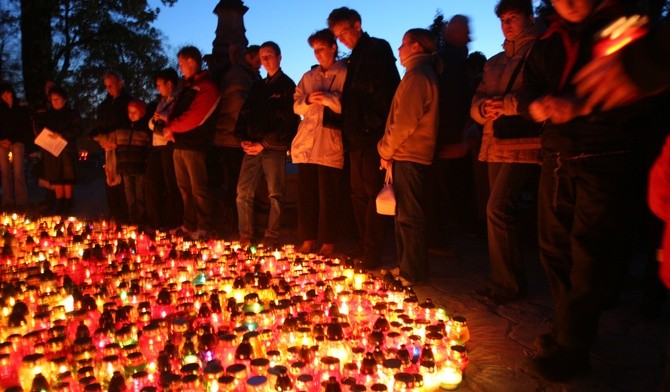 Leon XIV: niech nawiedzenie cmentarza będzie zaproszeniem do pamięci i oczekiwania