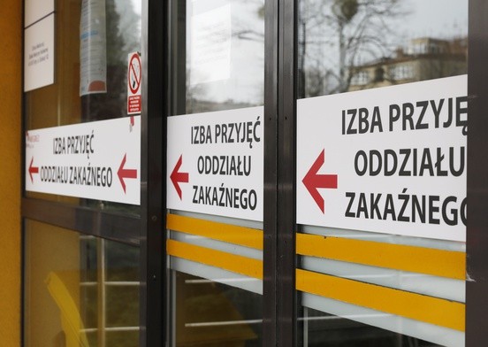 Ministerstwo zdrowia: Łącznie w Polsce 2055 przypadków zakażenia koronawirusem