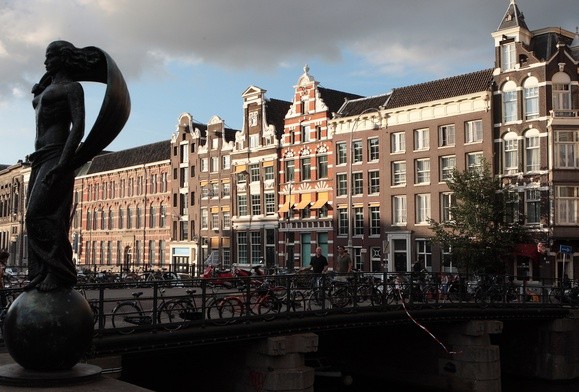 Holandia: Rząd wprowadza ogólnokrajowy lockdown z powodu koronawirusa