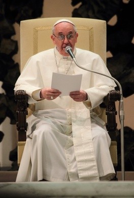 Franciszek zapowiada, że nie zniesie celibatu