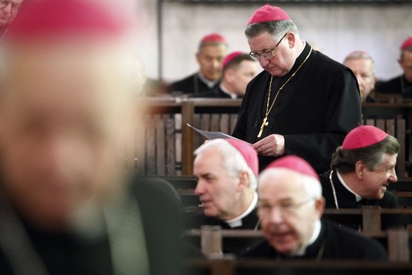 Kryzysowe szkolenia dla biskupów