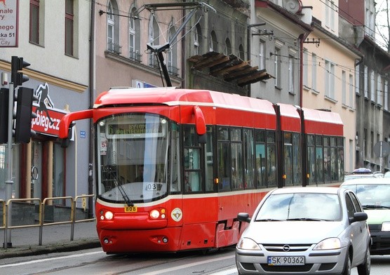 Pojedzie tylko tam, gdzie prowadzą tory