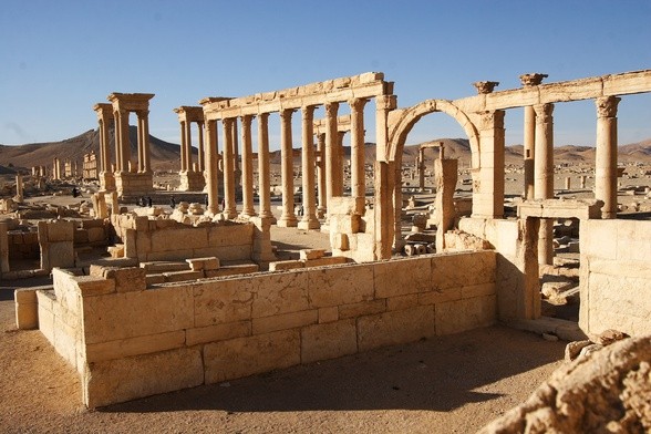 Dżihadyści zburzyli łuk triumfalny w Palmyrze
