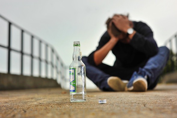 KEP apeluje o całkowity zakaz reklamy alkoholu
