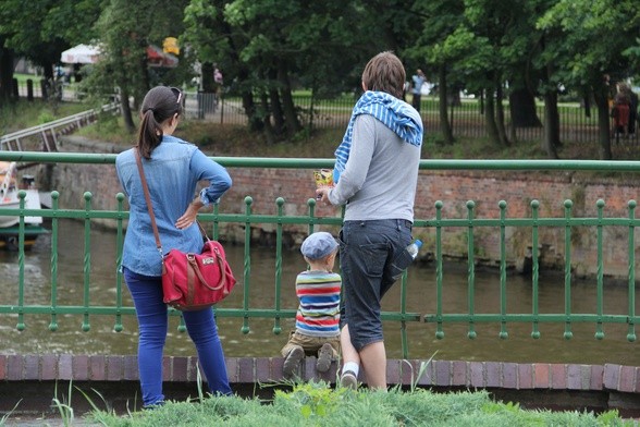 Unijne porozumienie w sprawie urlopów rodzicielskich, ale bez poparcia Polski