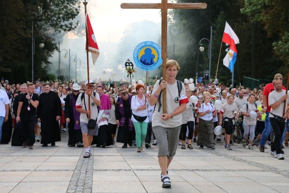 Wejście pielgrzymów na Jasną Górę